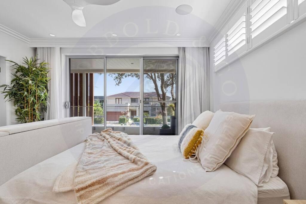 Villa Lola Sydney